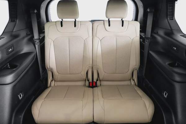 3,049 AED / 60 months | 0% DP | 2023 Jeep Grand Cherokee Limited Plus / Jeep Warranty