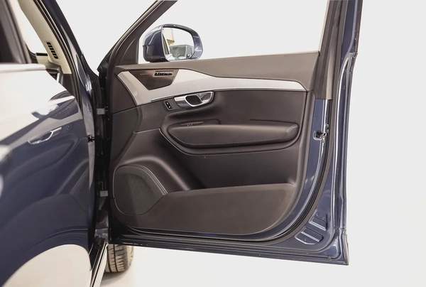 AED 2334 PM |VOLVO XC90 B5 PLUS BRIGHT 2023 |7- SEATER |AGENCY WARRANTY SERVICE CONTRACT JUNE 2028|