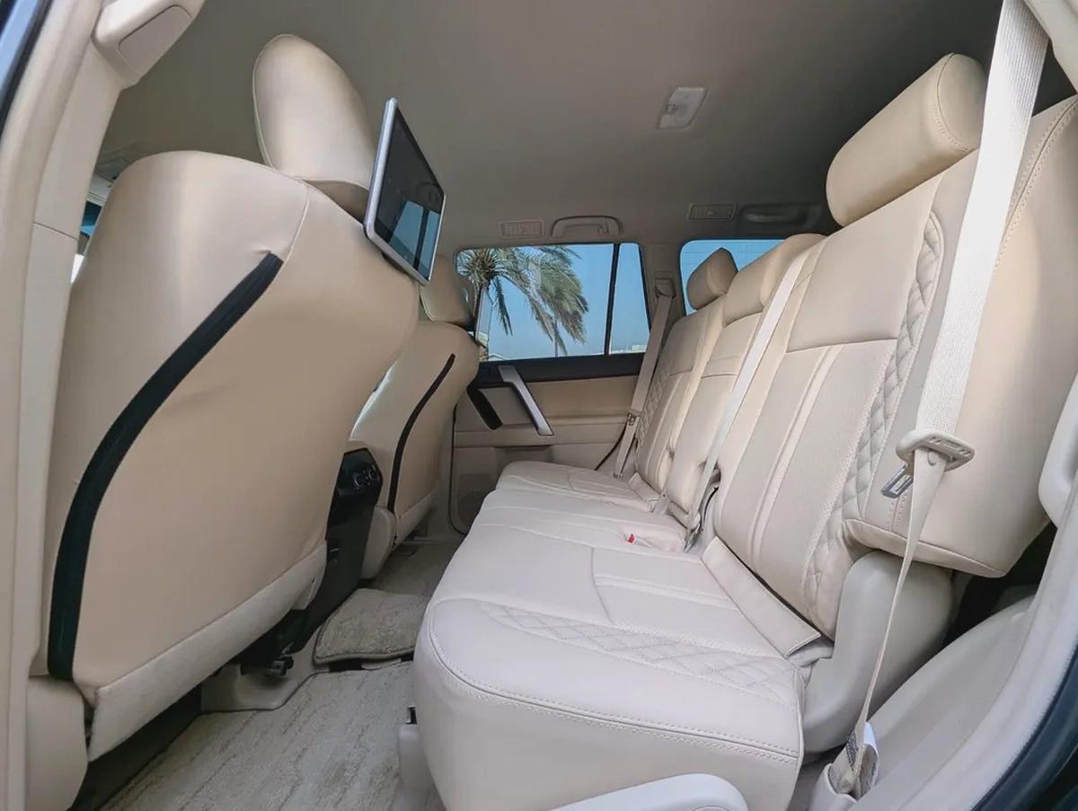 TOYOTA PRADO 2023 GCC V4 2.7L ACCIDENT FREE LOW MILEAGE IN EXCELLENT CONDITION-3-3