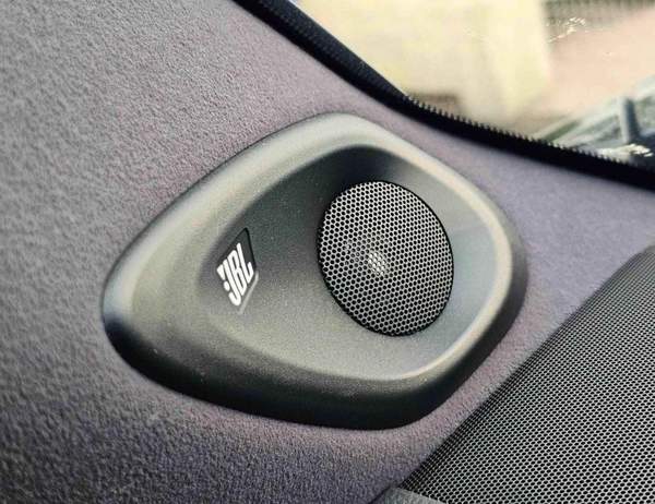 Toyota Land Cruiser VX /BIG DVD/JBL SPEAKERS / REAR ENTERTAINMENT DVD /MID OPTION (CODE#VX4MA)