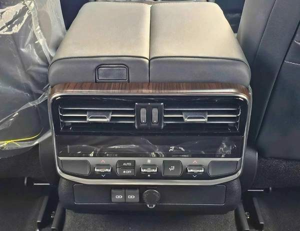 Toyota Land Cruiser VX /BIG DVD/JBL SPEAKERS / REAR ENTERTAINMENT DVD /MID OPTION (CODE#VX4MA)