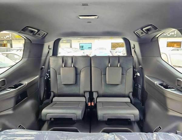 Toyota Land Cruiser VX /BIG DVD/JBL SPEAKERS / REAR ENTERTAINMENT DVD /MID OPTION (CODE#VX4MA)