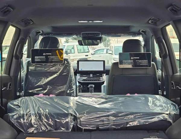 Toyota Land Cruiser VX /BIG DVD/JBL SPEAKERS / REAR ENTERTAINMENT DVD /MID OPTION (CODE#VX4MA)