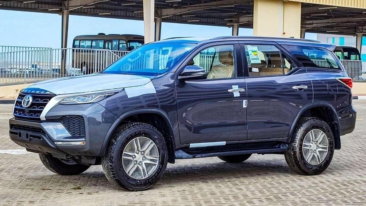 Toyota Fortuner FORTUNER SR5 2.7L V4 PETROL mid options-2-2