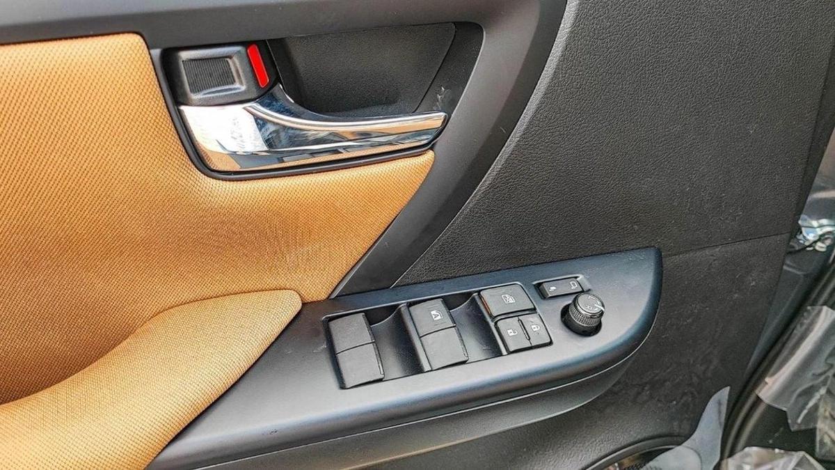 Toyota Fortuner FORTUNER SR5 2.7L V4 PETROL mid options-10-10