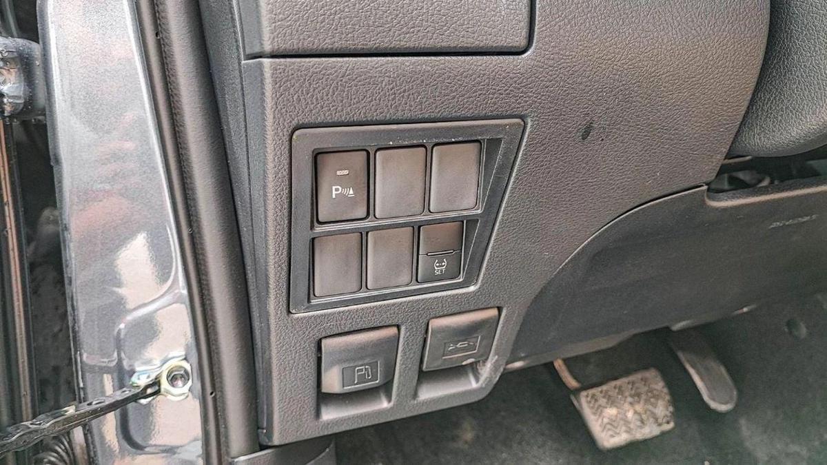 Toyota Fortuner FORTUNER SR5 2.7L V4 PETROL mid options-11-11