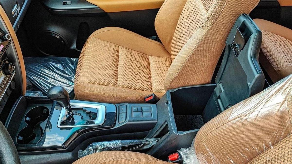 Toyota Fortuner FORTUNER SR5 2.7L V4 PETROL mid options-13-13