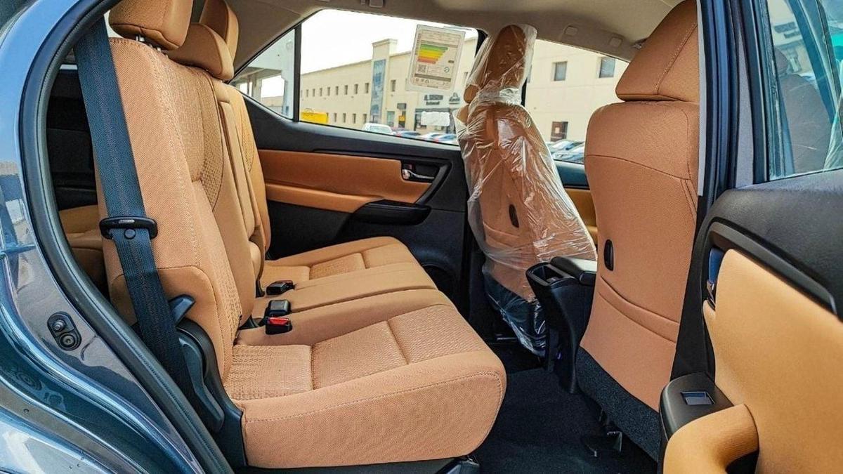 Toyota Fortuner FORTUNER SR5 2.7L V4 PETROL mid options-14-14