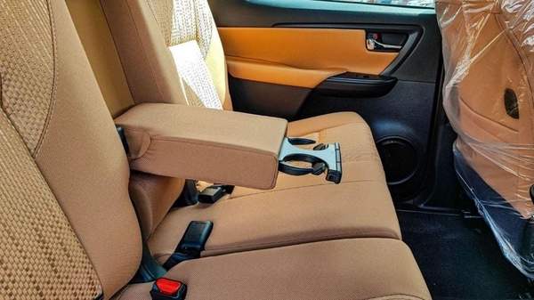 Toyota Fortuner FORTUNER SR5 2.7L V4 PETROL mid options