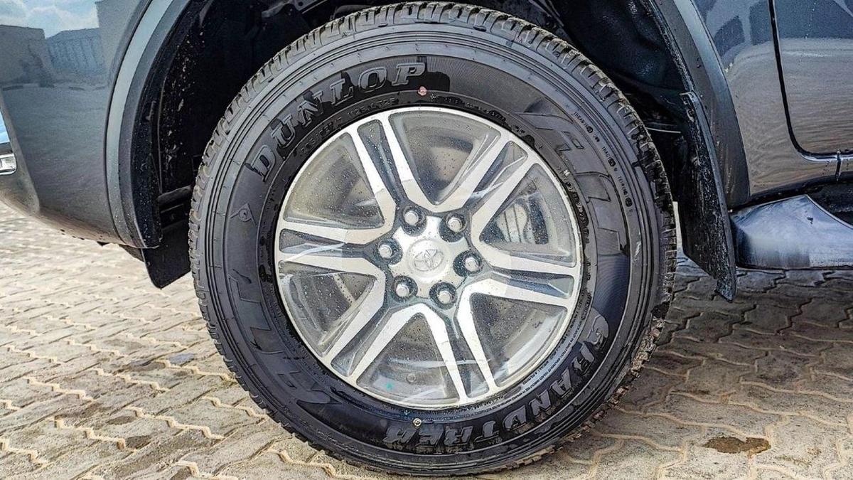 Toyota Fortuner FORTUNER SR5 2.7L V4 PETROL mid options-16-16