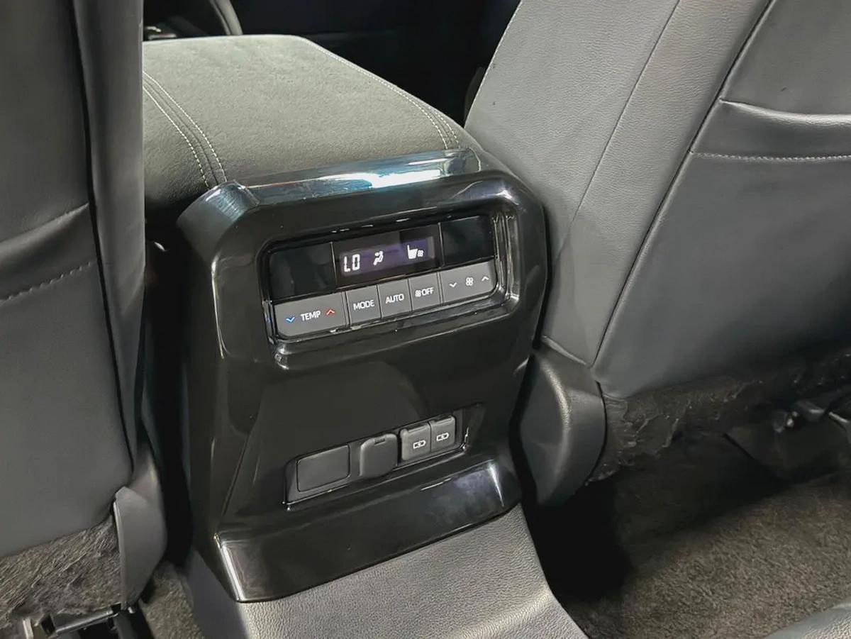 Rare - Ultimate Desert Edition - Toyota Warranty Service - 7 Seats - GCC Specs-17-17