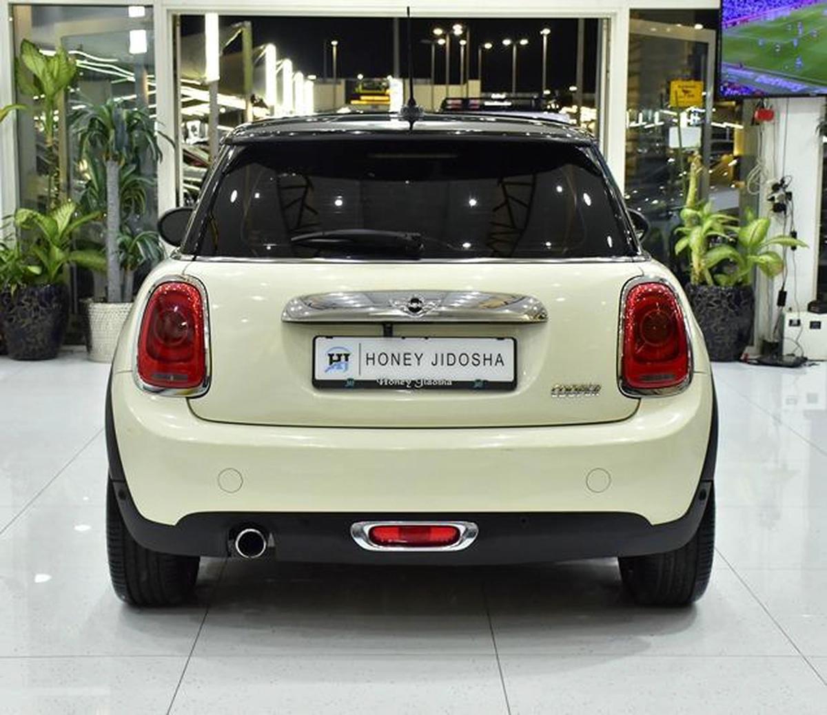 Mini Cooper ( 2017 Model ) in White Color GCC Specs-7-7