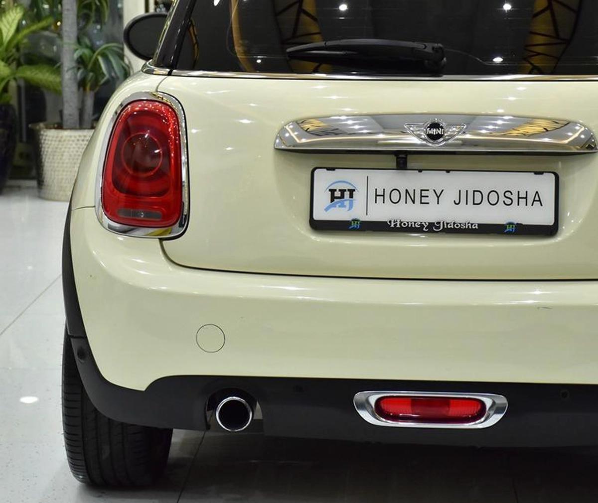 Mini Cooper ( 2017 Model ) in White Color GCC Specs-8-8