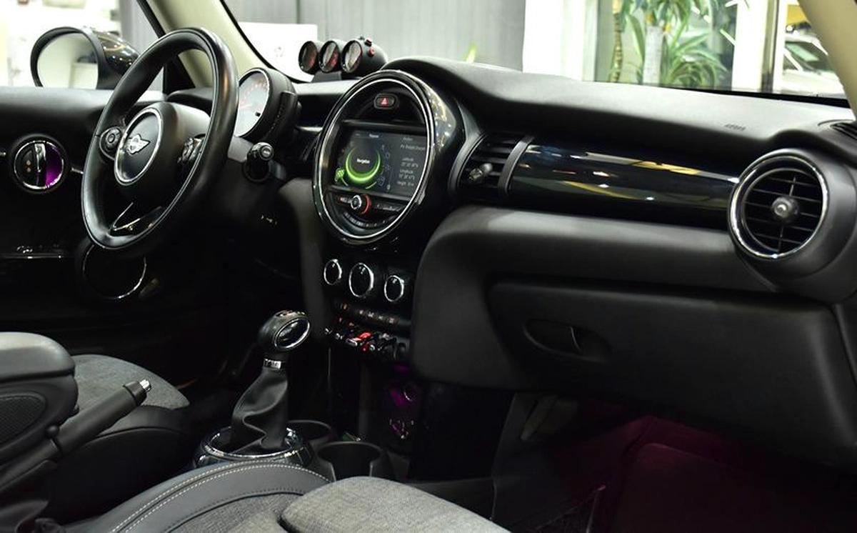 Mini Cooper ( 2017 Model ) in White Color GCC Specs-6-6