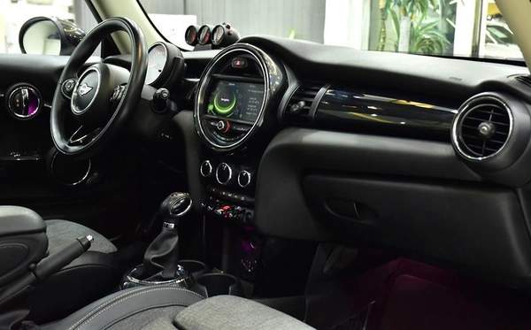 Mini Cooper ( 2017 Model ) in White Color GCC Specs