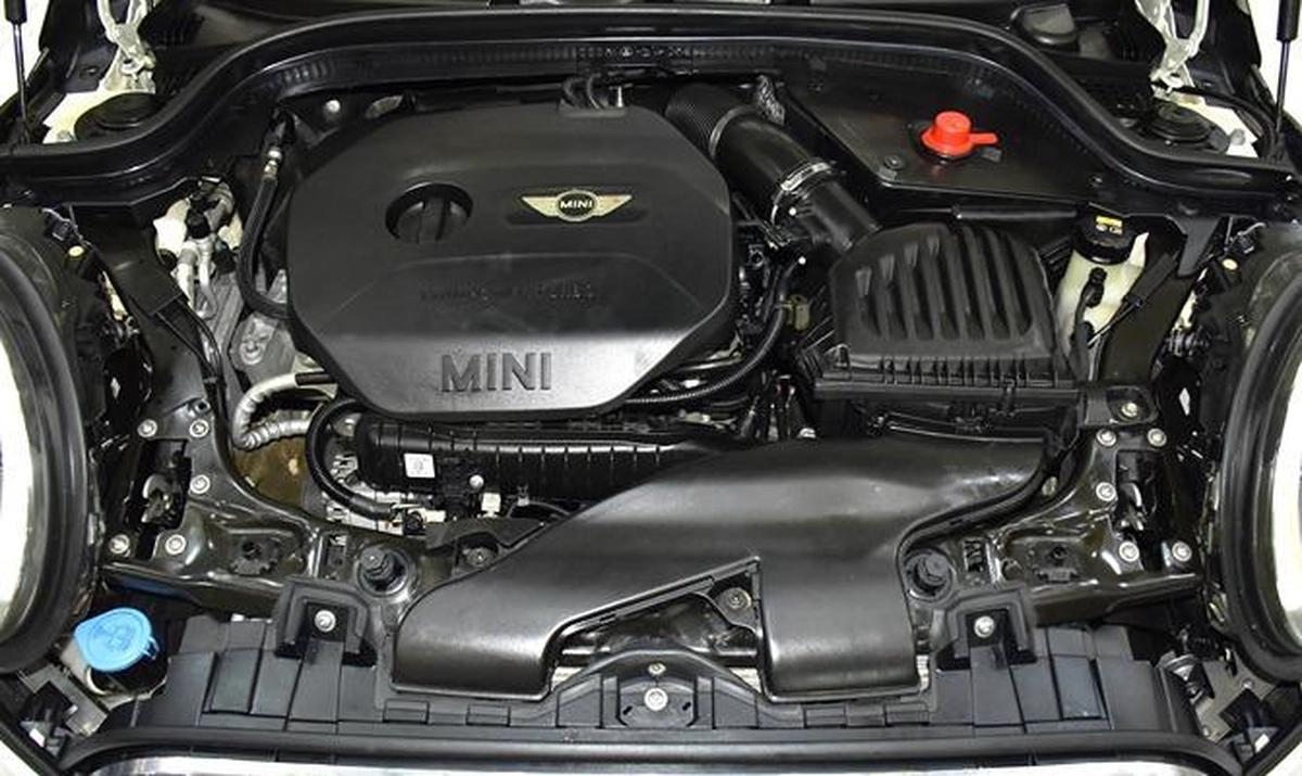 Mini Cooper ( 2017 Model ) in White Color GCC Specs-4-4