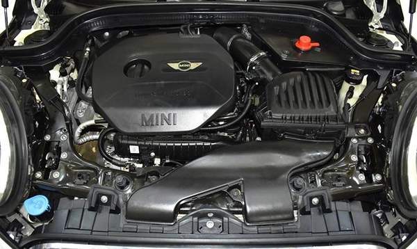 Mini Cooper ( 2017 Model ) in White Color GCC Specs