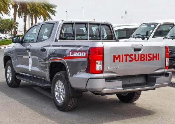 Mitsubishi L200 Mitsubishi L200 / Triton GLX 4WD 2.4L Diesel MT High Line