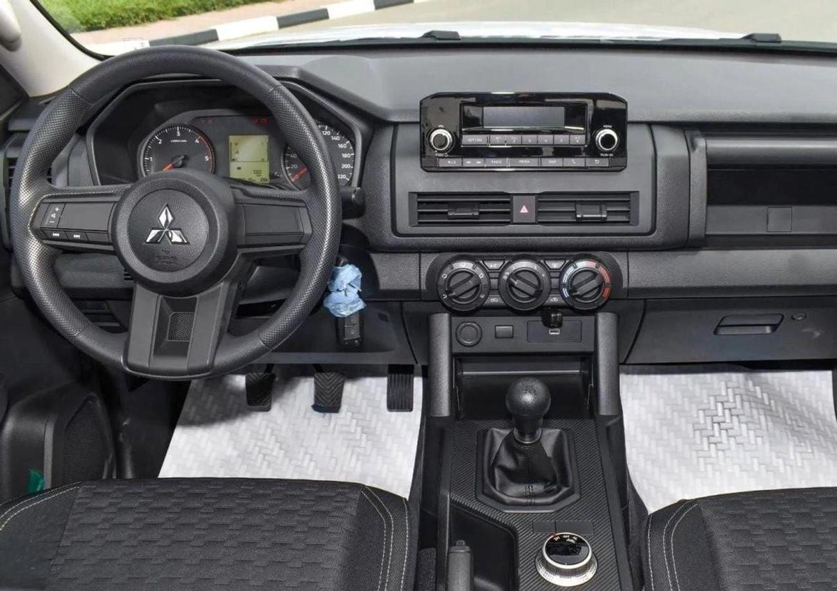 Mitsubishi L200 Mitsubishi L200 / Triton GLX 4WD 2.4L Diesel MT High Line-6-6