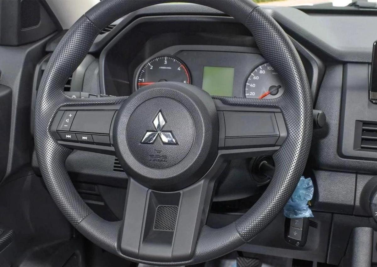 Mitsubishi L200 Mitsubishi L200 / Triton GLX 4WD 2.4L Diesel MT High Line-7-7