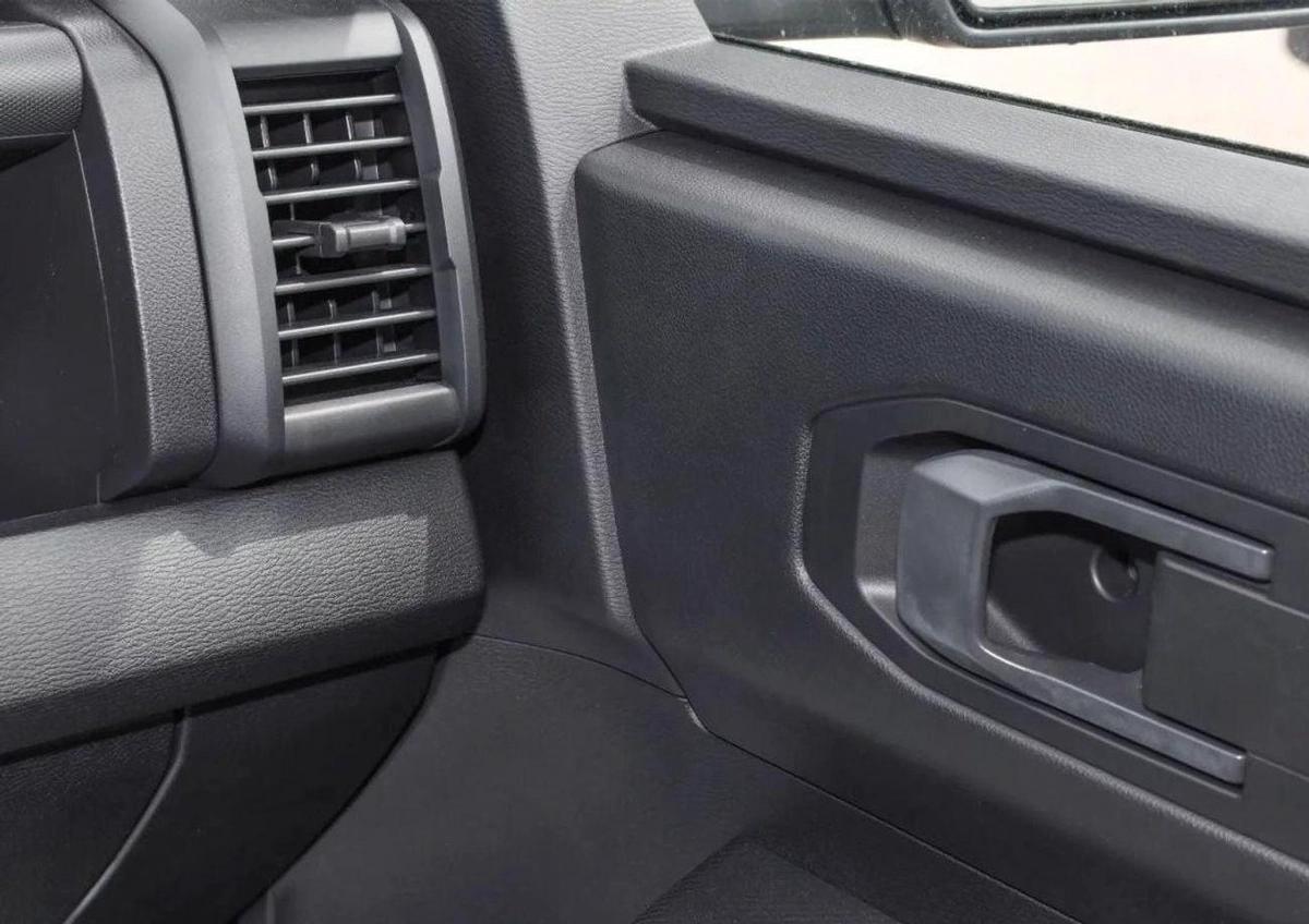 Mitsubishi L200 Mitsubishi L200 / Triton GLX 4WD 2.4L Diesel MT High Line-12-12