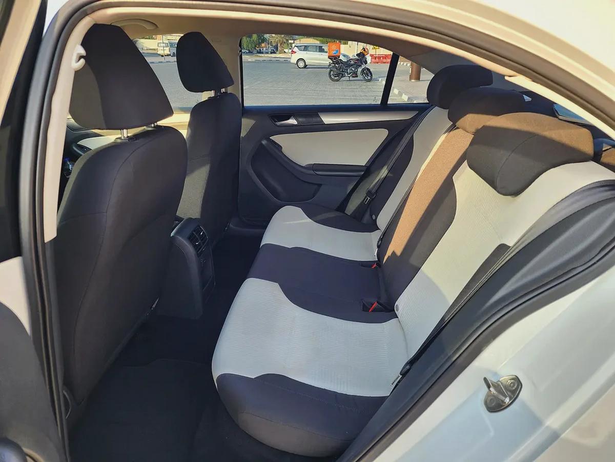 Volkswagen Jetta S V4 2.0L 2015 Model GCC Specs With Partial Service History In Perfect Condition-9-9