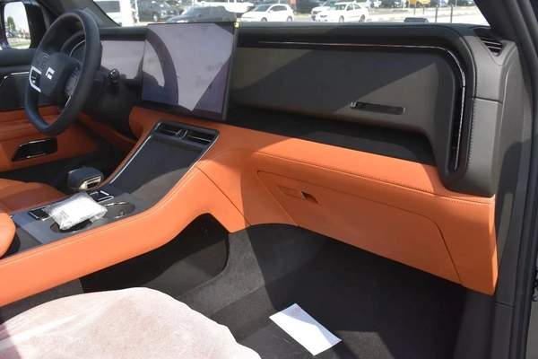 ROX 01 SEVEN SEATS 2025 | BLACK