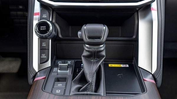 Toyota Land Cruiser TOYOTA LANDCRUSIER LC300 VX 4.0 PETROL TWIN TURBO