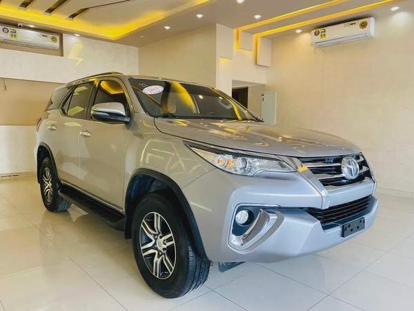 للبيع تويوتا فوتشنر V6 موديل 2018 مواصفات خليجية