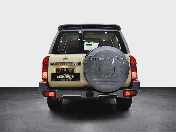NISSAN PATROL SUPER SAFARI GCC LEGEND EDITION - VTC 4800 - FULLY LOADED IN SPECIAL SAND BEIGE