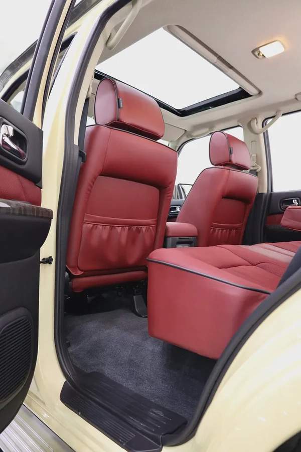 NISSAN PATROL SUPER SAFARI GCC LEGEND EDITION - VTC 4800 - FULLY LOADED IN SPECIAL SAND BEIGE