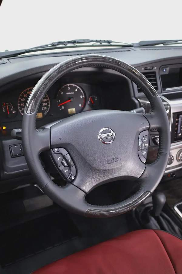 NISSAN PATROL SUPER SAFARI GCC LEGEND EDITION - VTC 4800 - FULLY LOADED IN SPECIAL SAND BEIGE