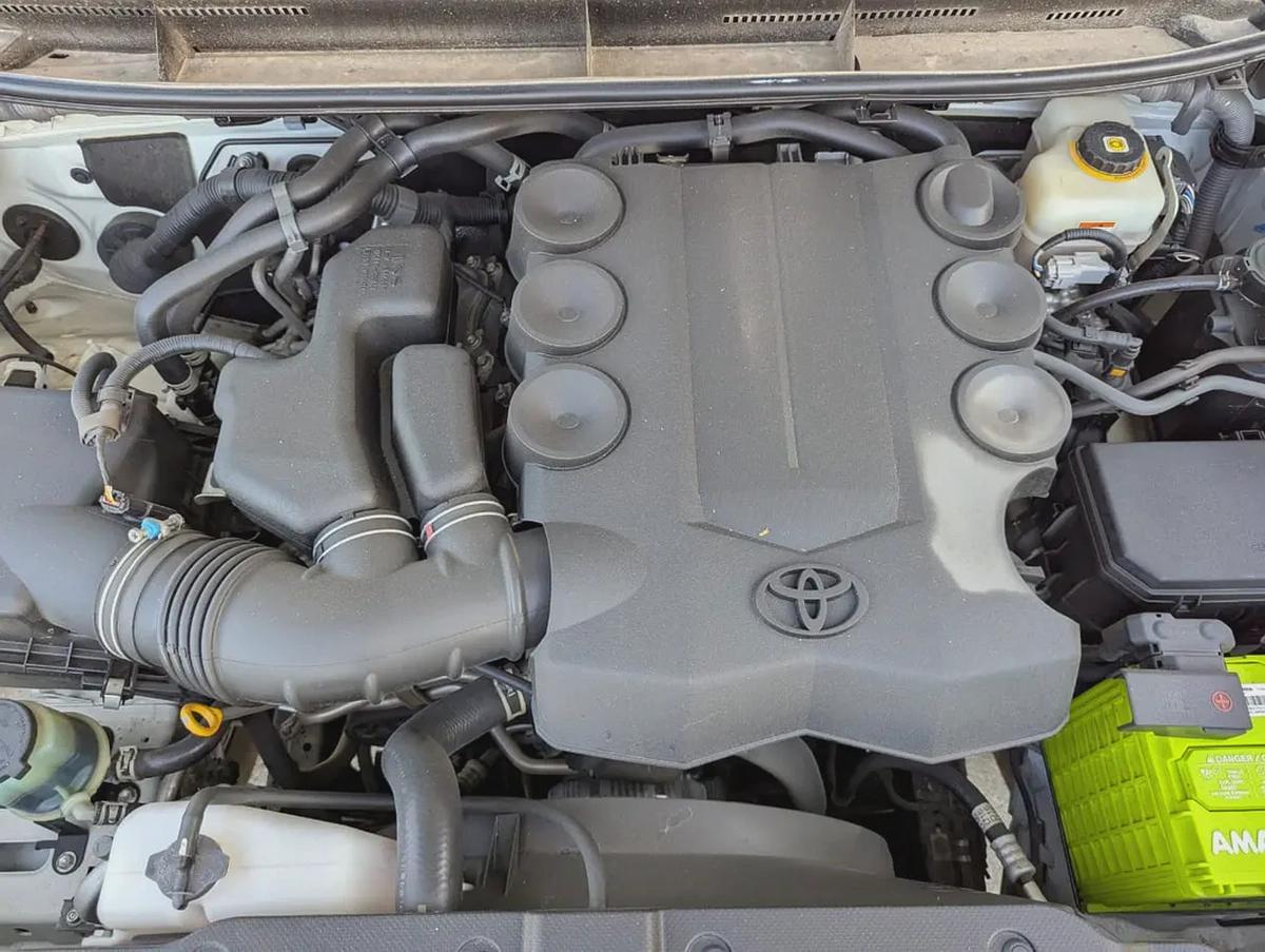 TOYOTA PRADO 2022 TXL TOP FULL OPTION GCC V6 4.0L IN EXCELLENT CONDITION-10-10