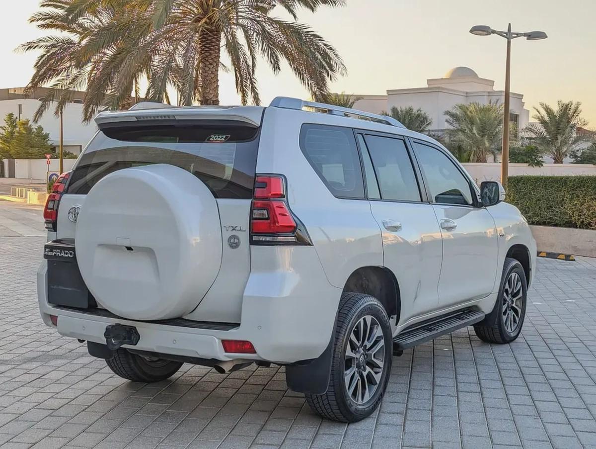 TOYOTA PRADO 2022 TXL TOP FULL OPTION GCC V6 4.0L IN EXCELLENT CONDITION-16-16
