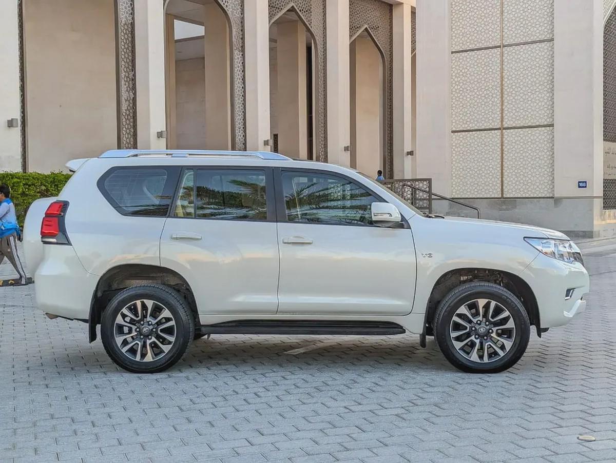 TOYOTA PRADO 2022 TXL TOP FULL OPTION GCC V6 4.0L IN EXCELLENT CONDITION-17-17