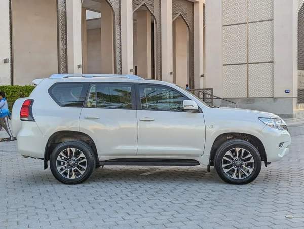 TOYOTA PRADO 2022 TXL TOP FULL OPTION GCC V6 4.0L IN EXCELLENT CONDITION