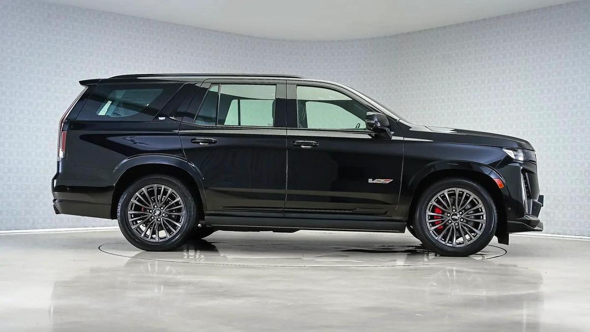 Cadillac Escalade V-7-7