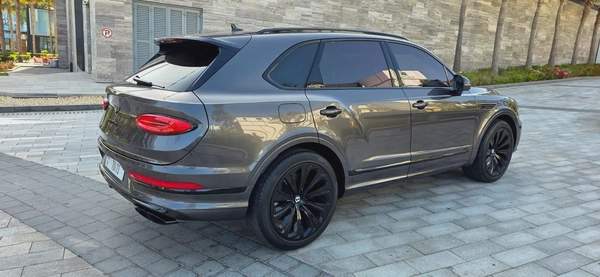 2022-Bentley Bentayga-Excellent Condition-GCC Specs-Bank Finance Available