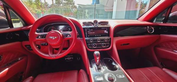 2022-Bentley Bentayga-Excellent Condition-GCC Specs-Bank Finance Available