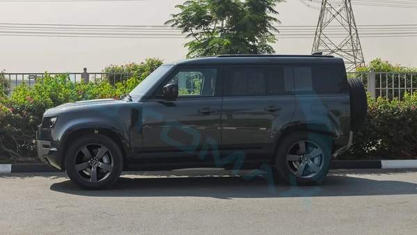 2025 Land Rover Defender 110 X-Dynamic SE P400e Plug-in Hybrid 0KM With 5 Years Or 100K KM Warranty