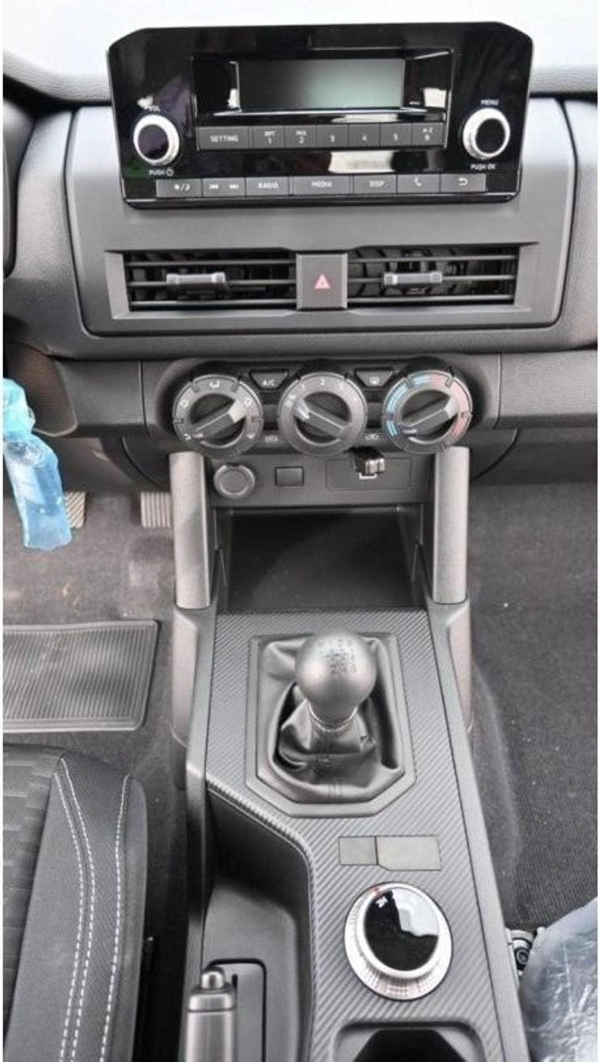Mitsubishi L200 Mitsubishi L200 2.4L diesel M/T V4 MY 2024-8-8