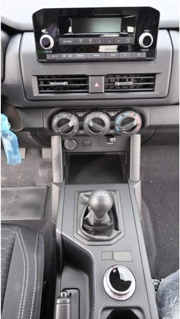 Mitsubishi L200 Mitsubishi L200 2.4L diesel M/T V4 MY 2024