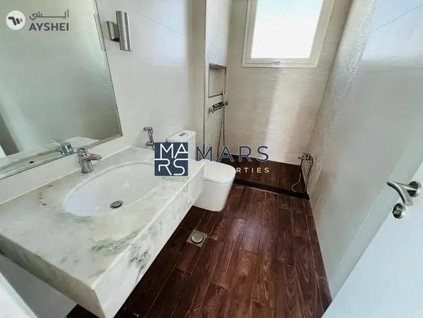 Brand New Unit| Modren Layout | Ready T0 Move