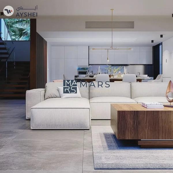 Three-bedroom apartment with a living room in Roof Home