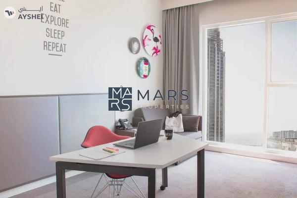 Three-bedroom apartment with a living room in Roof Home