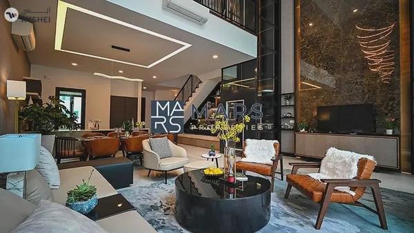 Three-bedroom apartment with a living room in Roof Home