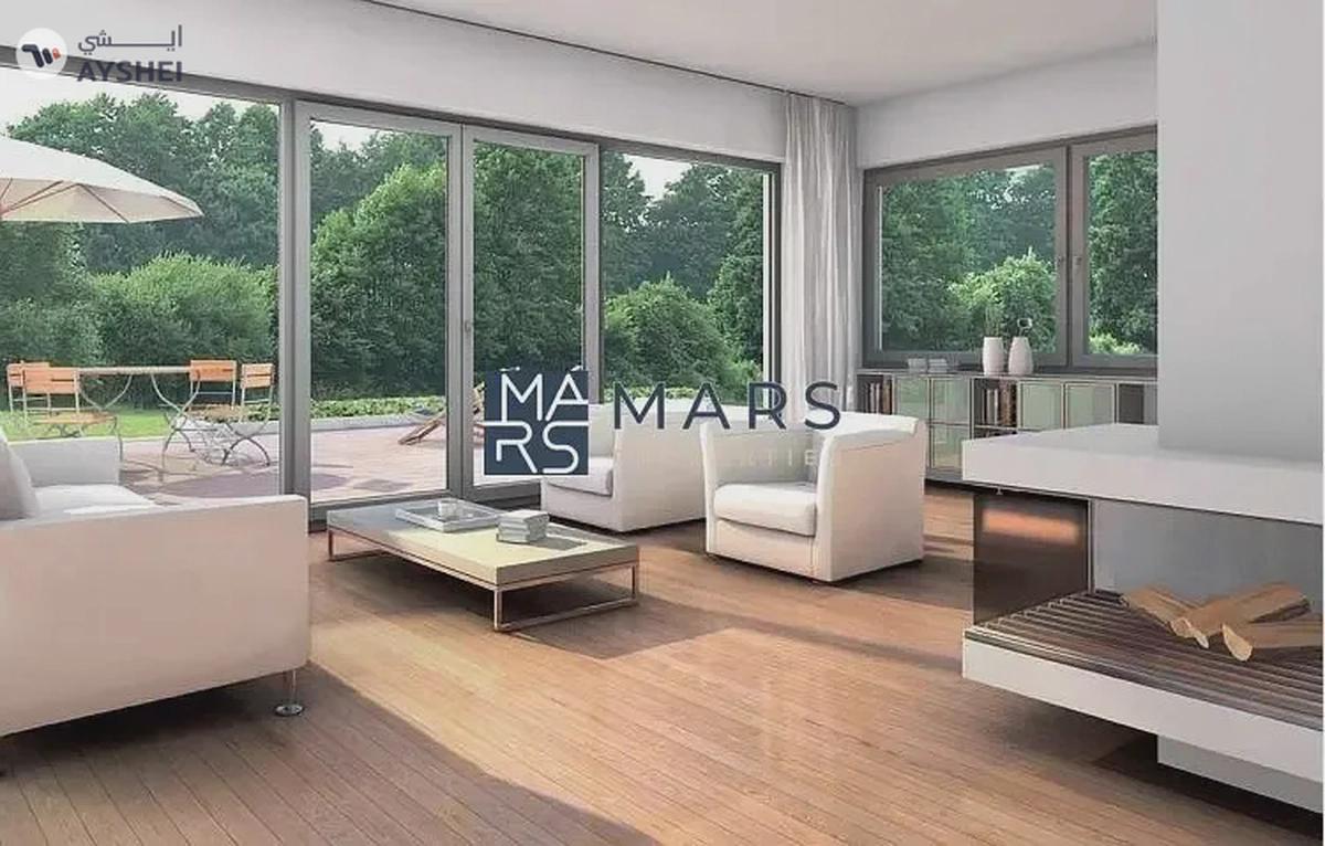 Three-bedroom apartment with a living room in Roof Home -9-9