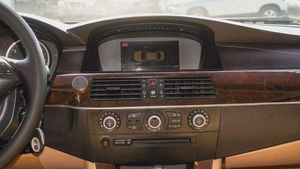 بي ام دبليو 530 موديل 2005