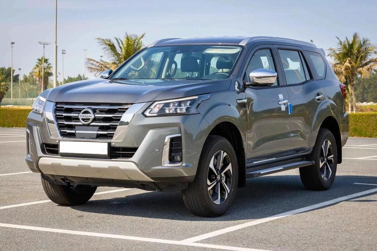 Nissan XTerra Nissan X-Terra Platinum PTR AT -MY2023- Grey-2-2
