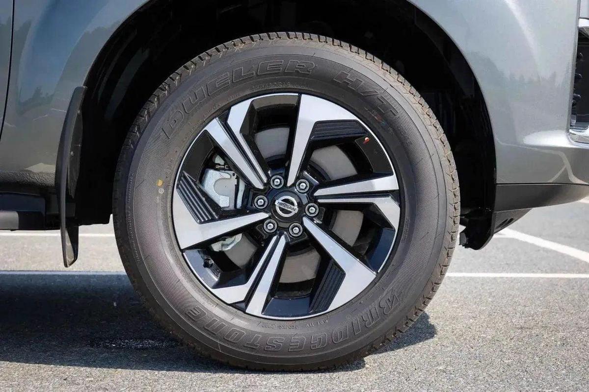 Nissan XTerra Nissan X-Terra Platinum PTR AT -MY2023- Grey-10-10